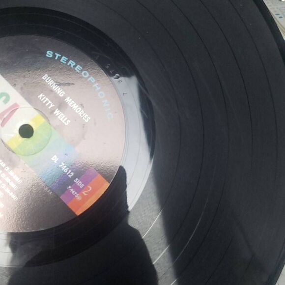 Kitty Wells Burning Memories Vinyl Record - Picture 12 of 12